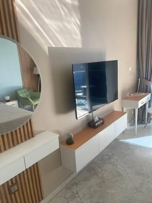 Cool Chic Apart On Canal Apartment Dubai
