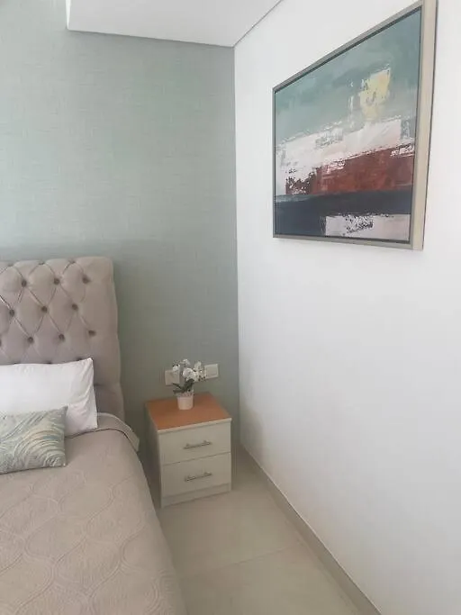 Cool Chic Apart On Canal Apartment Dubai