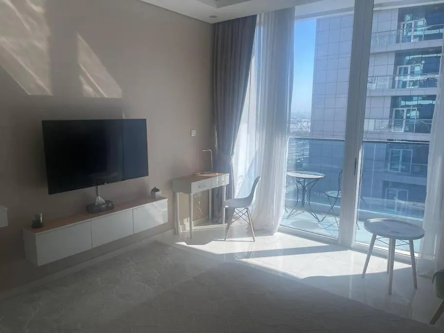 Cool Chic Apart On Canal Apartment Dubai