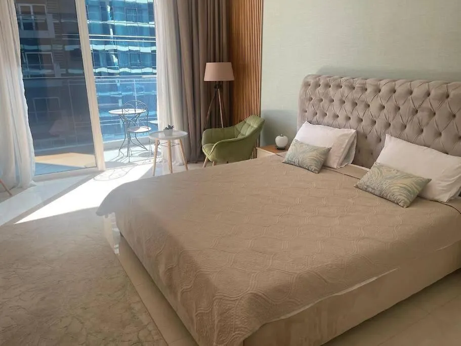 Cool Chic Apart On Canal Apartment Dubai